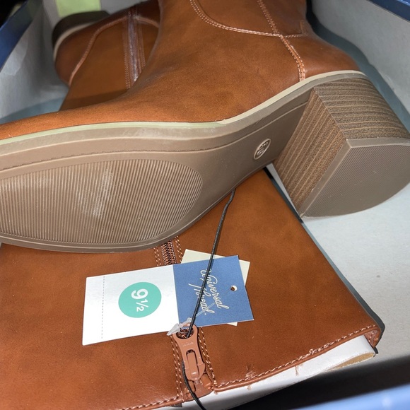 Women's Tatiana Heeled Riding Boots - Universal Thread
NWT/NEW - Picture 6 of 7